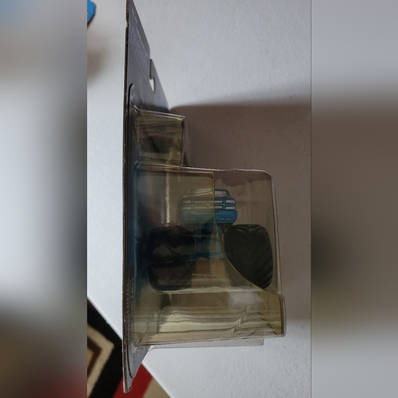 NIP Muscle Machine Van Helsing Carolina Crusher - Picture 4 of 8